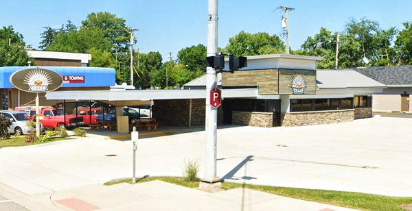 A&W Restaurant - South Lyon - 399 S Lafayette St (newer photo)